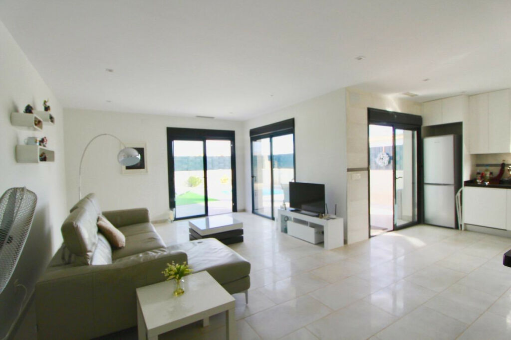 Detached Villa Aspe Alicante - image 8