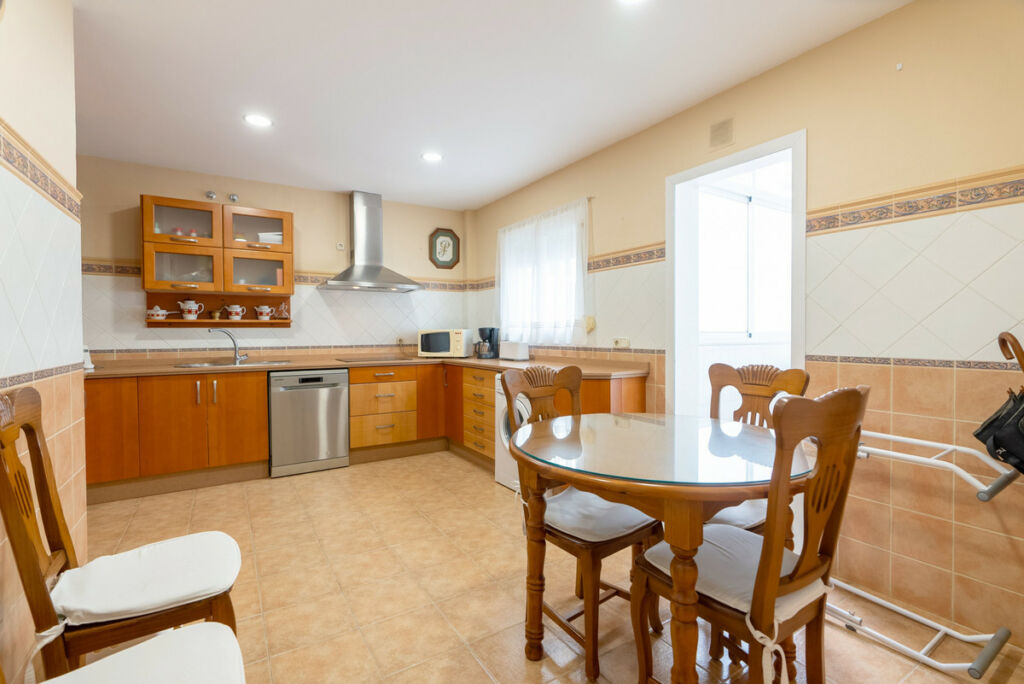Middle Floor Apartment Estepona Málaga - image 8