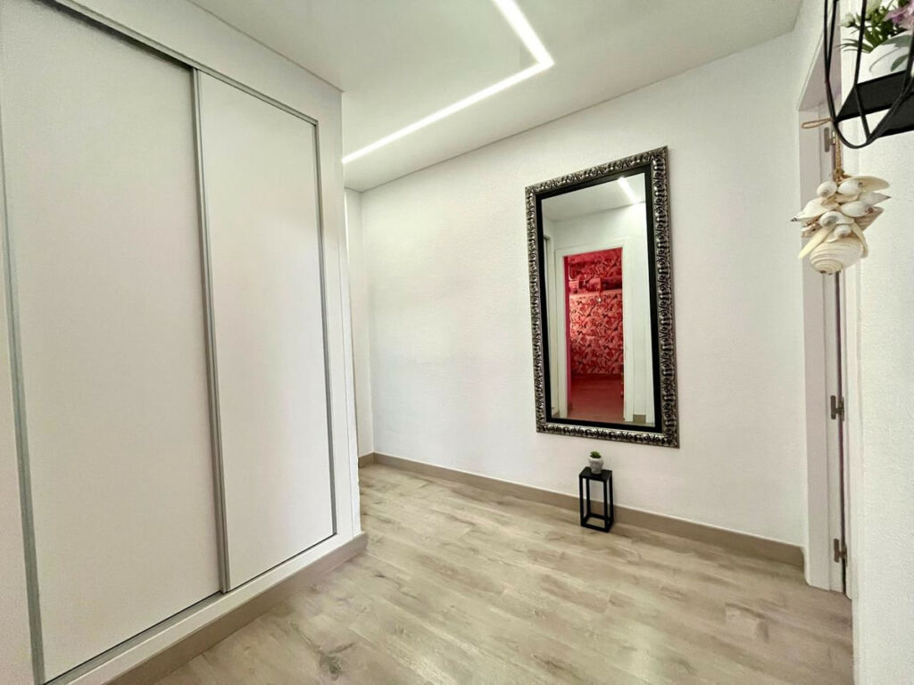 Middle Floor Apartment Torrevieja Alicante - image 8