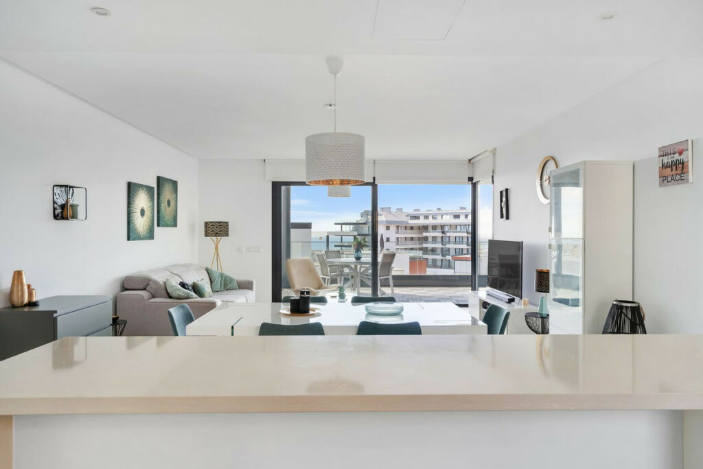 Middle Floor Apartment Fuengirola Málaga - image 8