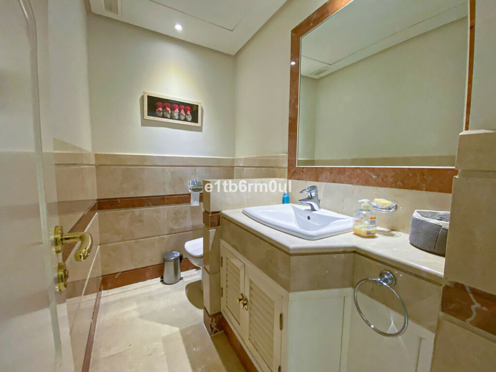 Middle Floor Apartment Bahía de Marbella Málaga - image 8