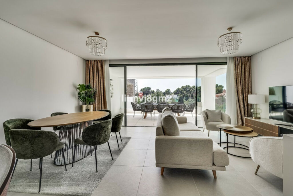 Middle Floor Apartment Cabopino Málaga - image 9