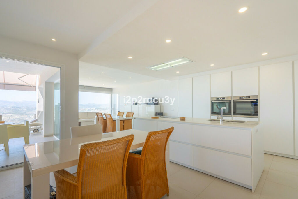 Detached Villa Cumbre del Sol Alicante - image 4