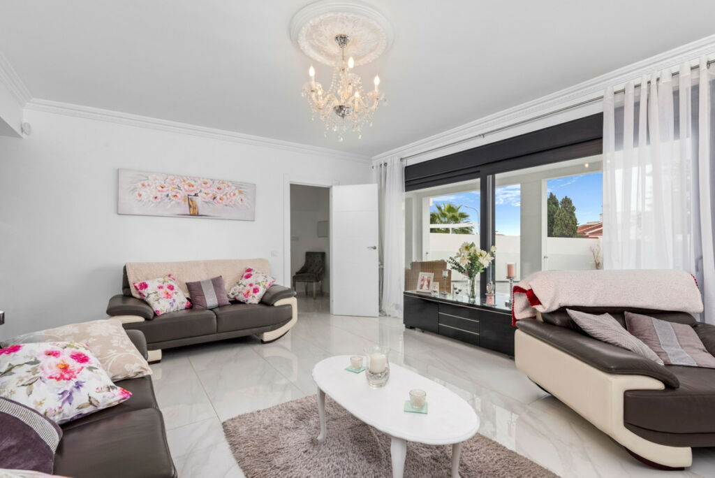 Detached Villa Ciudad Quesada Alicante - image 9