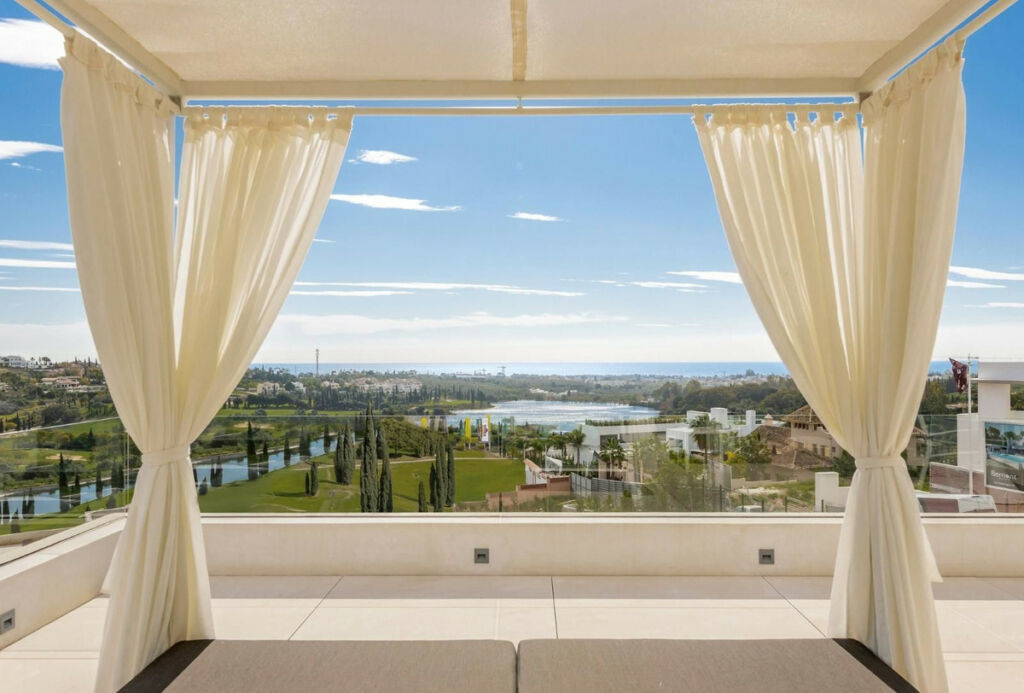 Detached Villa Los Flamingos Málaga - image 9
