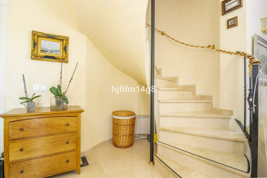 Penthouse Duplex Nueva Andalucía Málaga - image 9
