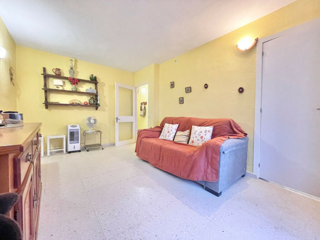 Middle Floor Apartment Fuengirola Málaga - image 9