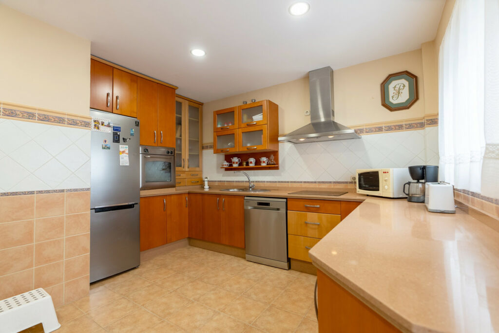 Middle Floor Apartment Estepona Málaga - image 9