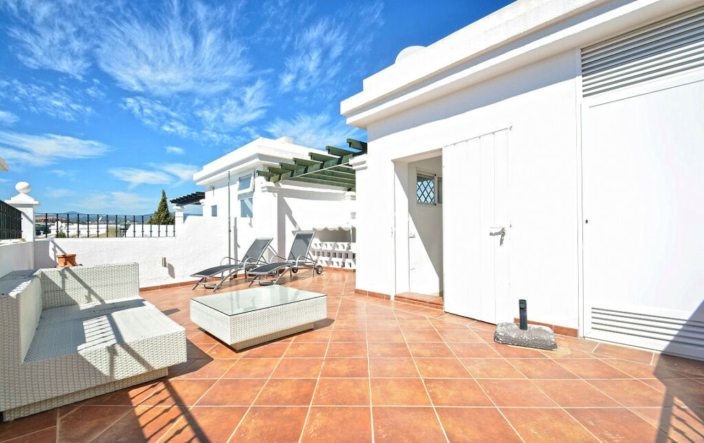 Penthouse Aloha Málaga - image 9