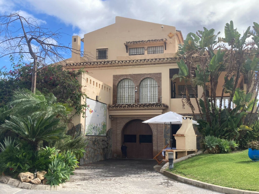 Detached Villa Selwo Málaga - image 8