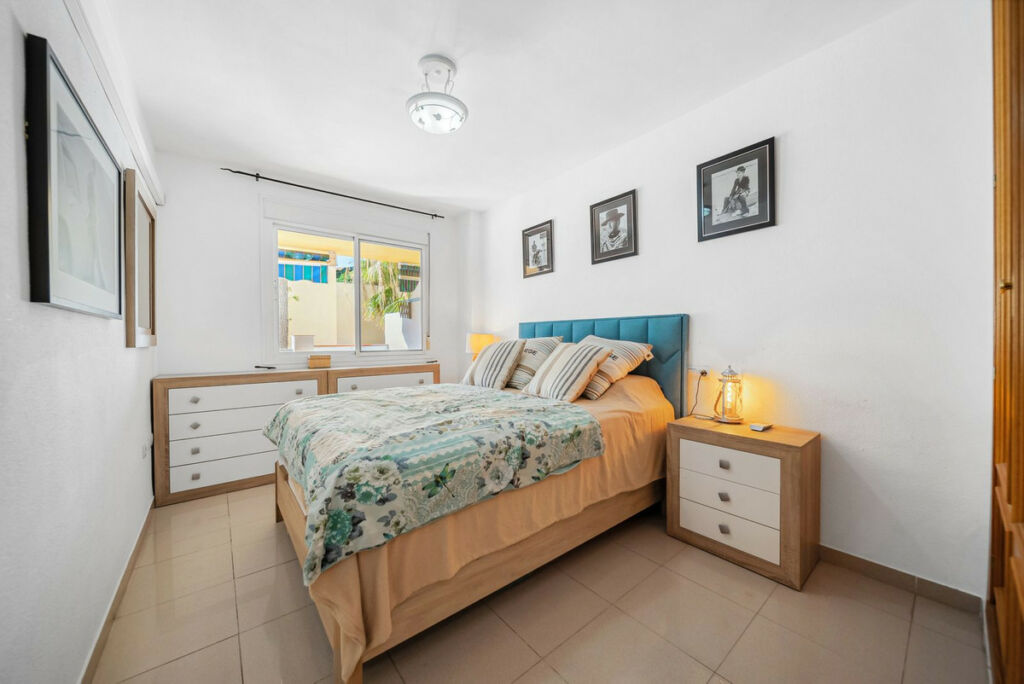 Middle Floor Apartment Benalmadena Málaga - image 9