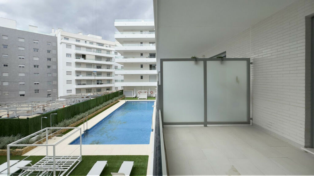 Middle Floor Apartment Nueva Andalucía Málaga - image 9
