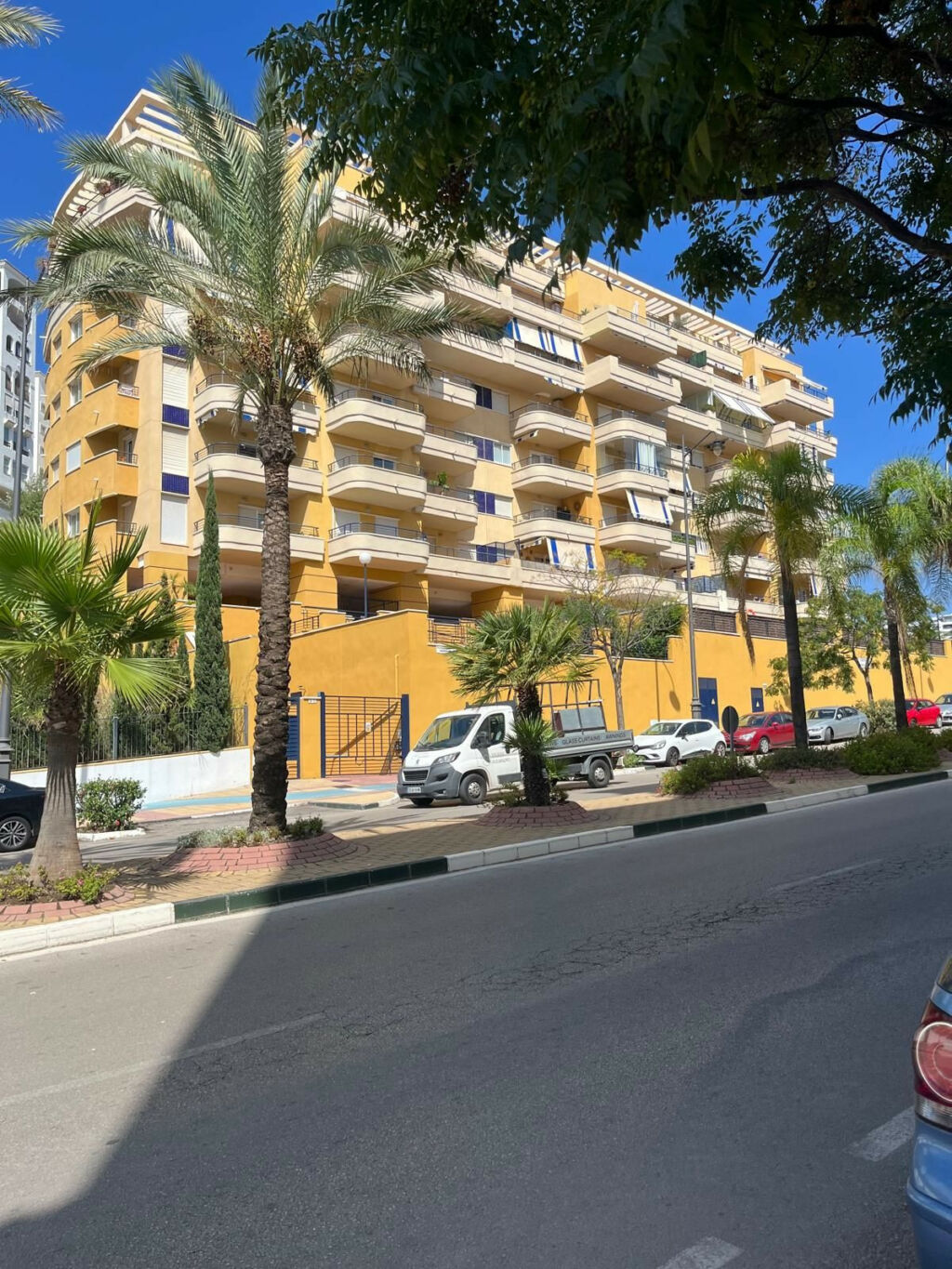 Middle Floor Apartment Estepona Málaga - image 9