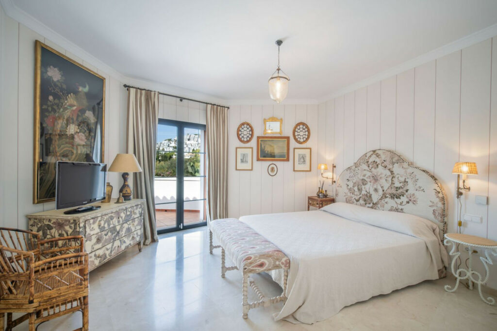 Detached Villa La Quinta Málaga - image 9