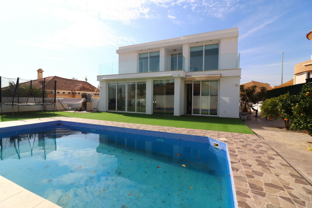 Detached Villa La Marina Alicante
