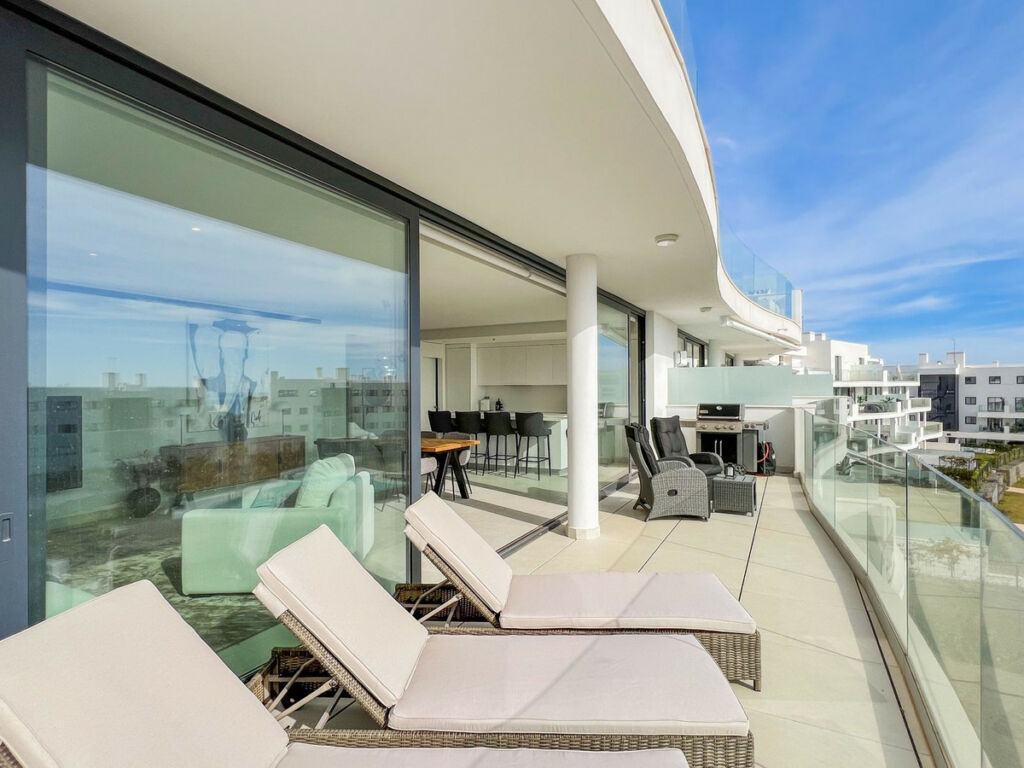 Middle Floor Apartment Higueron Málaga