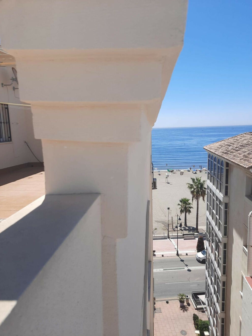 Middle Floor Apartment Estepona Málaga - image 2