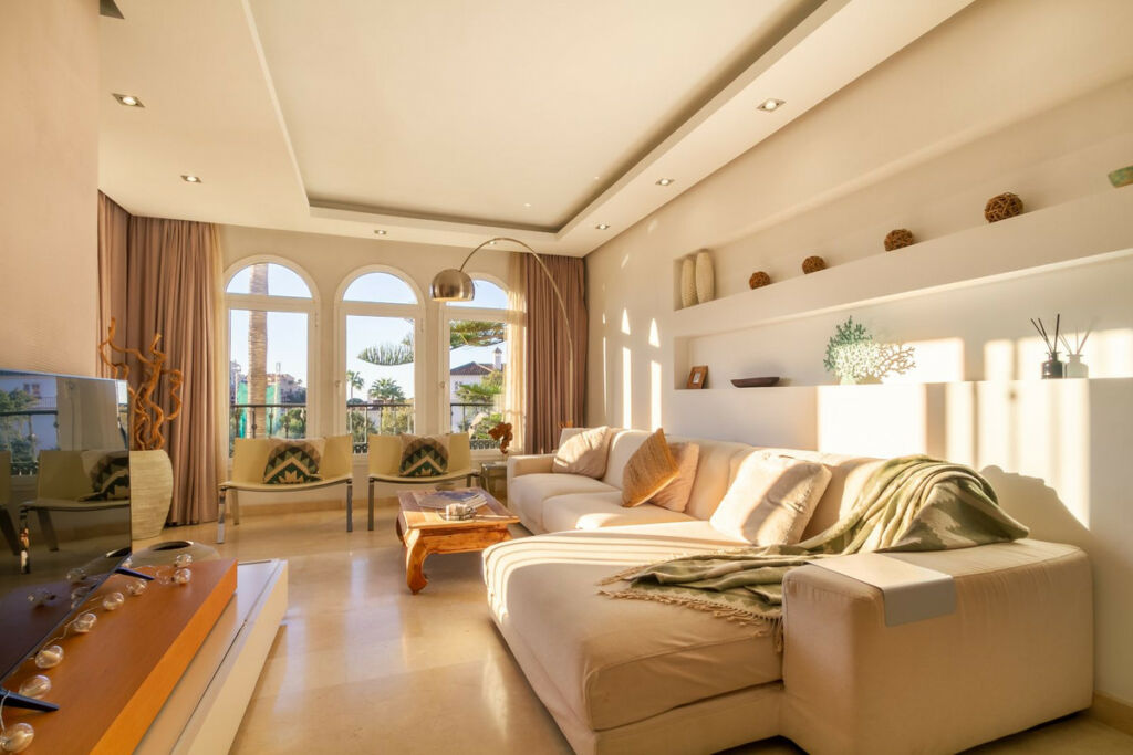 Middle Floor Apartment Elviria Málaga - image 10
