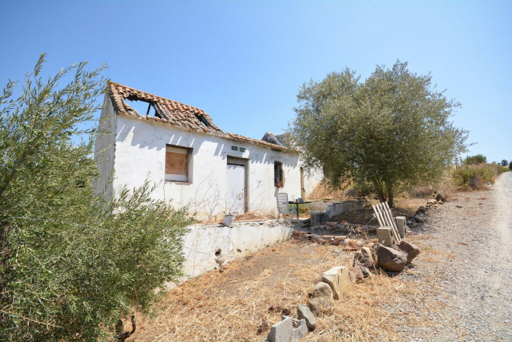 Land with Ruin Estepona Málaga