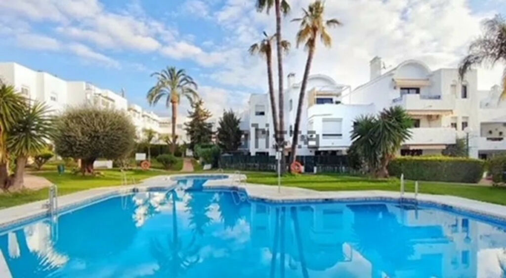Middle Floor Apartment Estepona Málaga