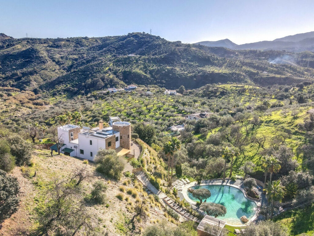 Detached Villa Monda Málaga - image 3