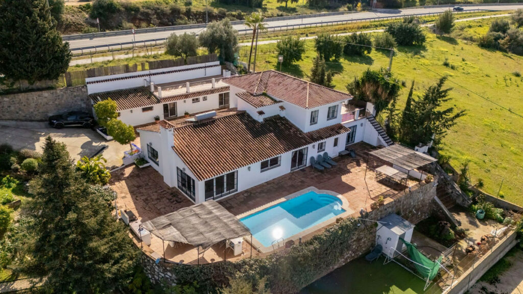 Detached Villa Alhaurín el Grande Málaga - image 5