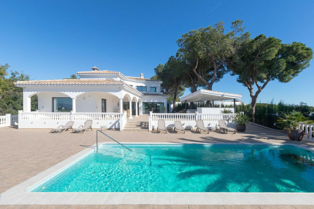 Detached Villa Elviria Málaga - image 3