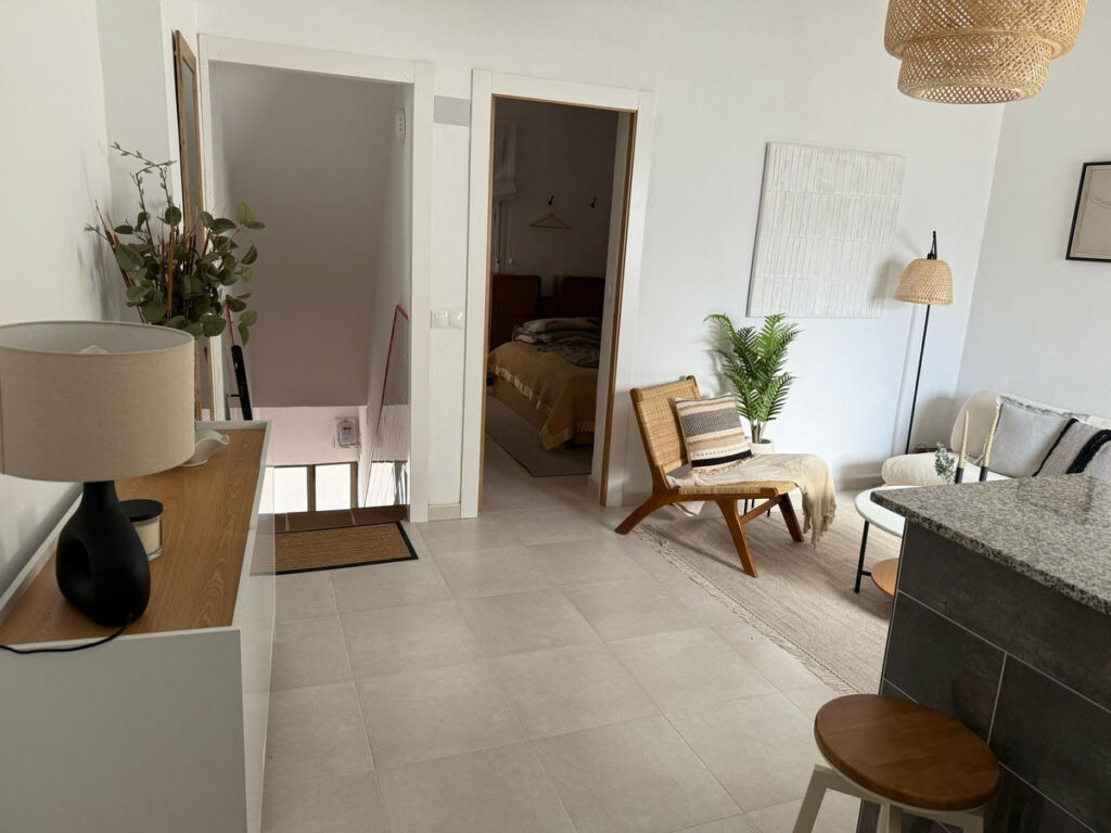 Middle Floor Apartment Estepona Málaga - image 6