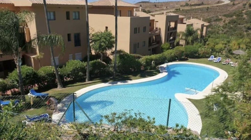 Middle Floor Apartment Estepona Málaga