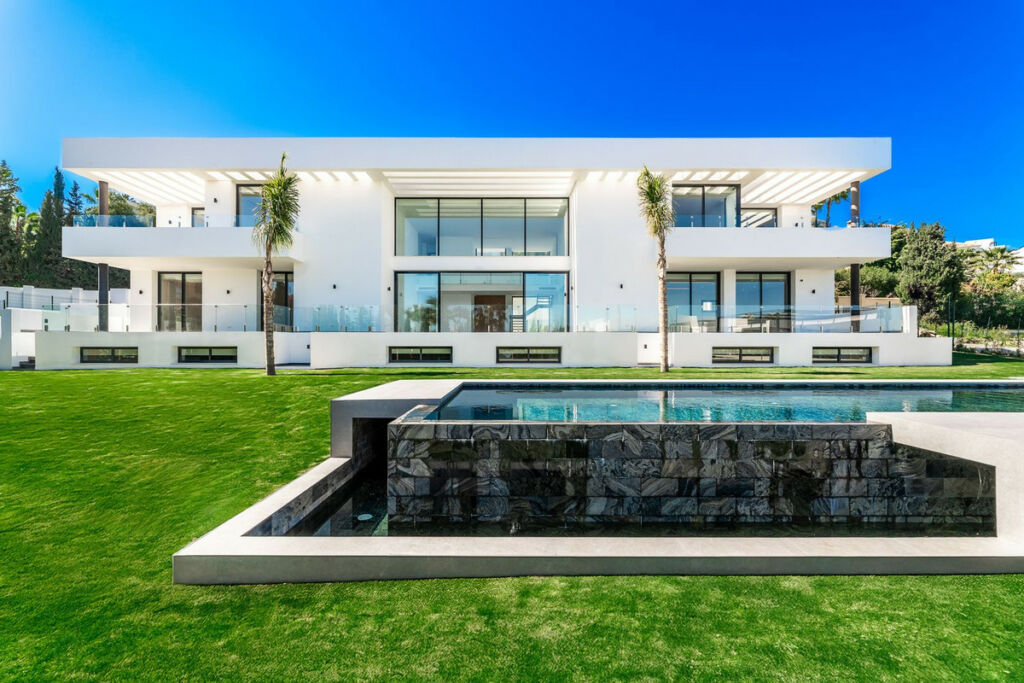Detached Villa Benahavís Málaga - image 2