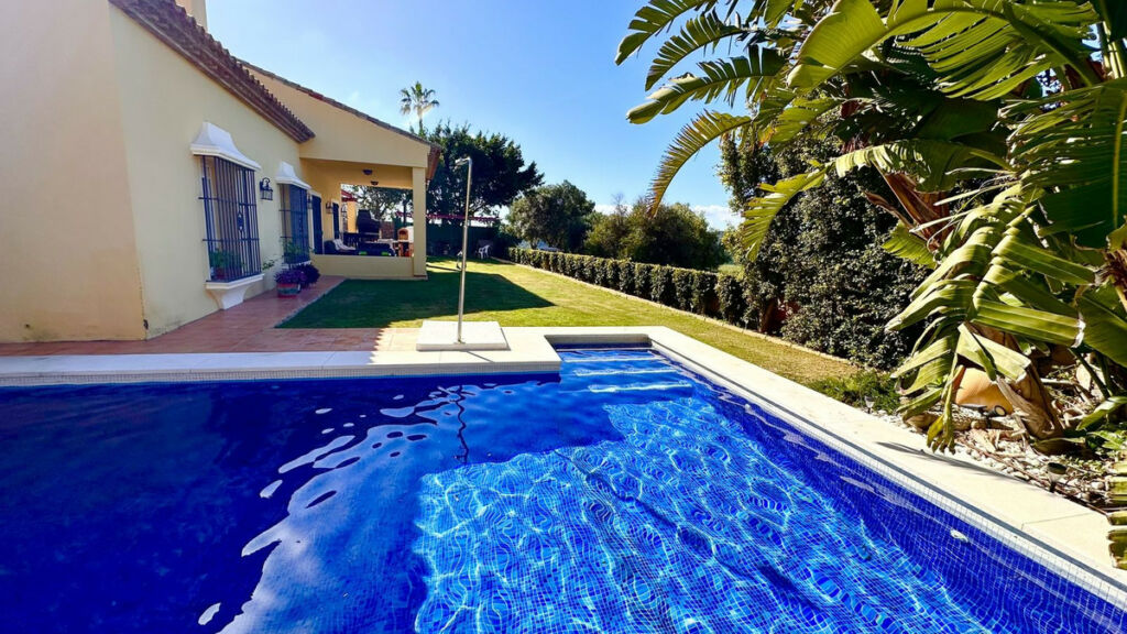 Detached Villa La Duquesa Málaga