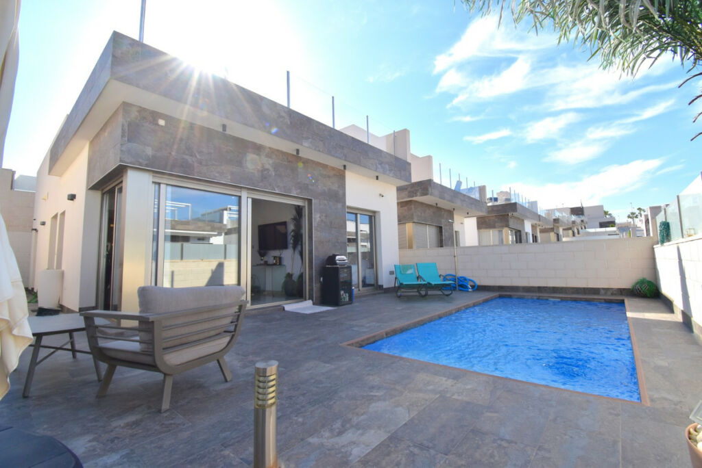 Detached Villa Villamartin Alicante