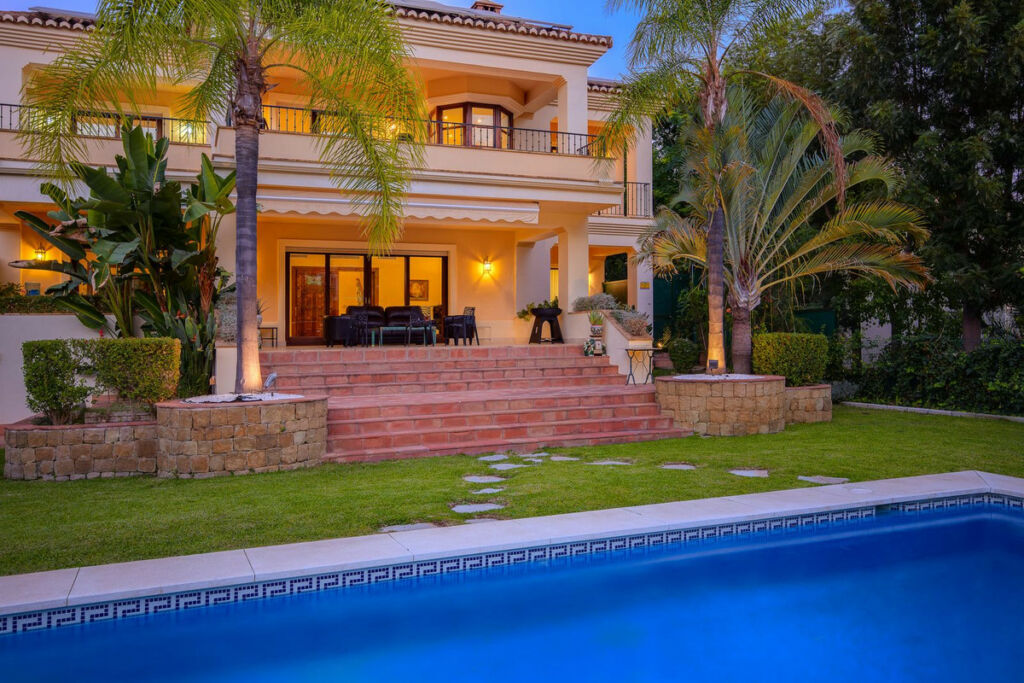 Detached Villa Los Arqueros Málaga - image 3