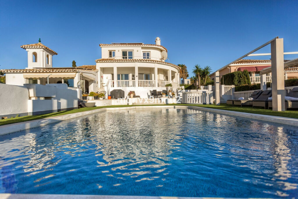 Detached Villa El Chaparral Málaga - image 6
