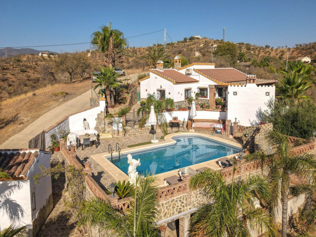 Detached Villa Guaro Málaga