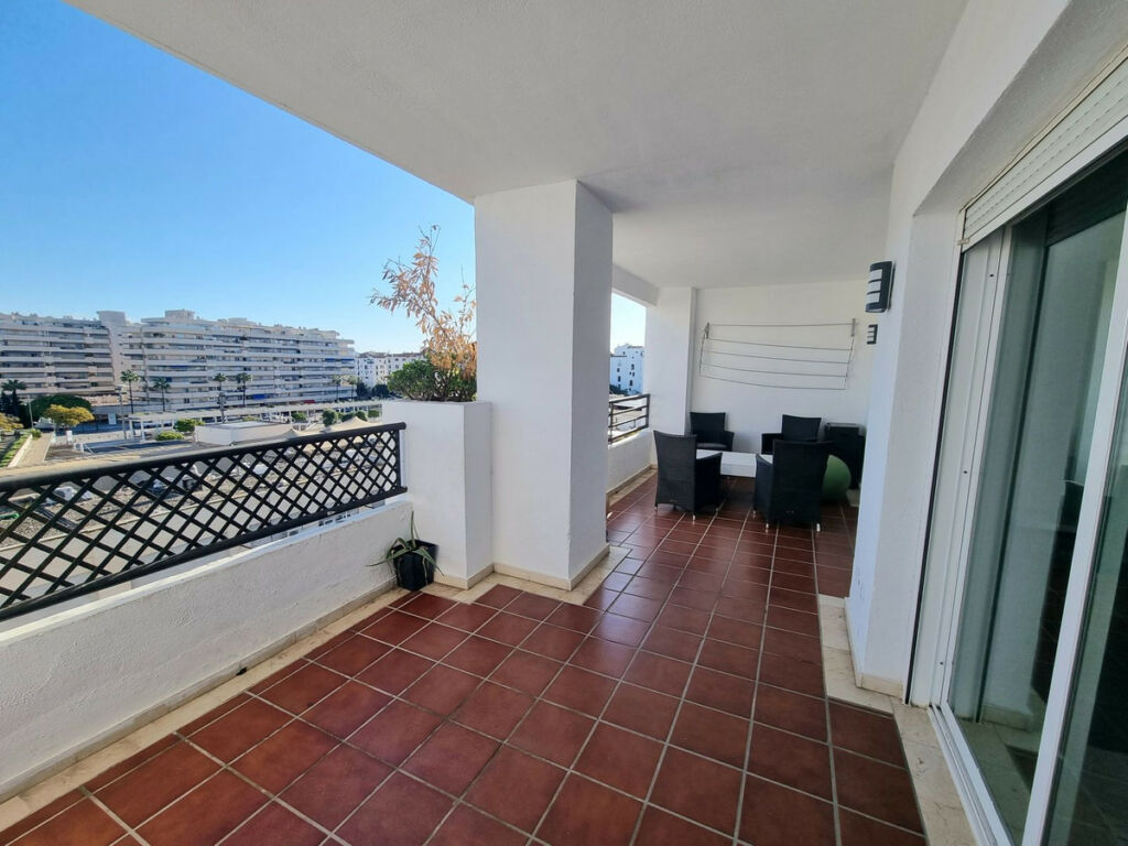 Middle Floor Apartment Puerto Banús Málaga