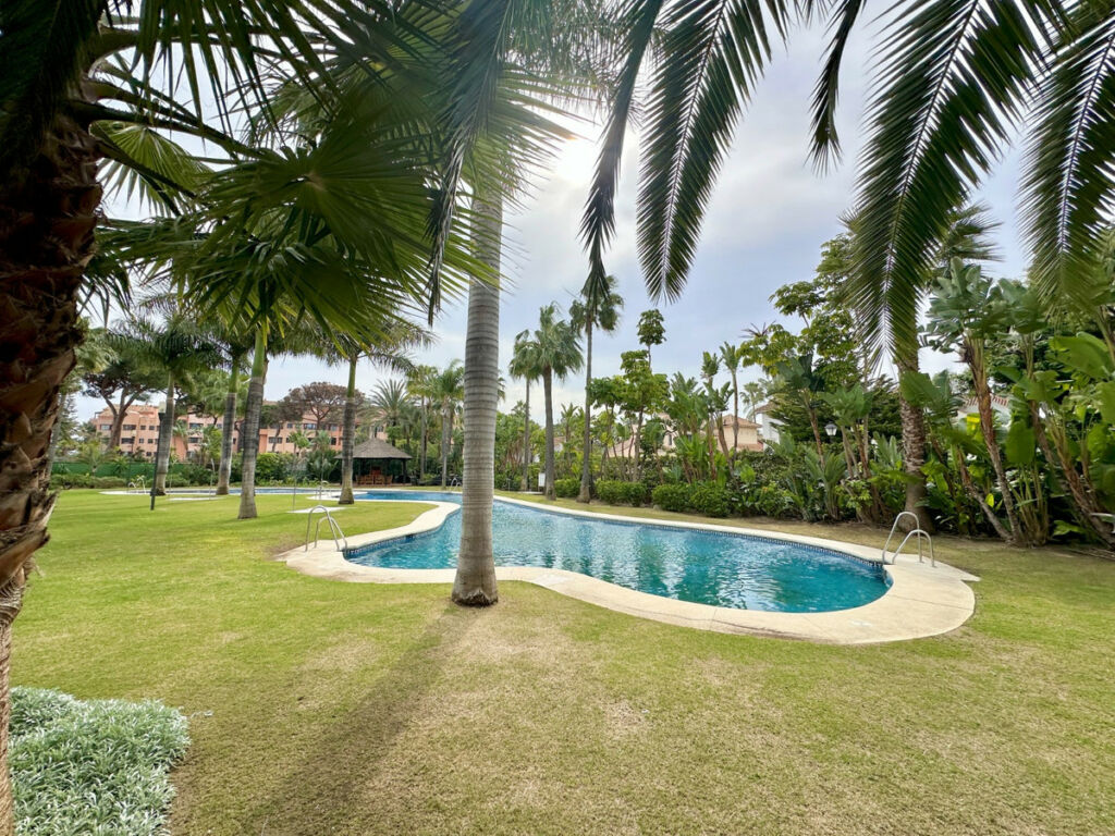 Middle Floor Apartment Puerto Banús Málaga - image 32