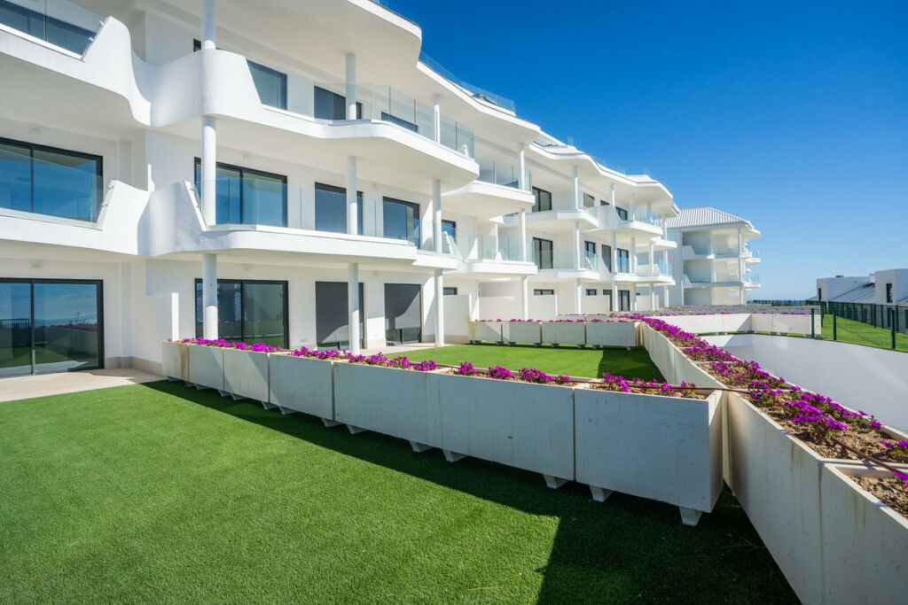 Middle Floor Apartment Fuengirola Málaga - image 2