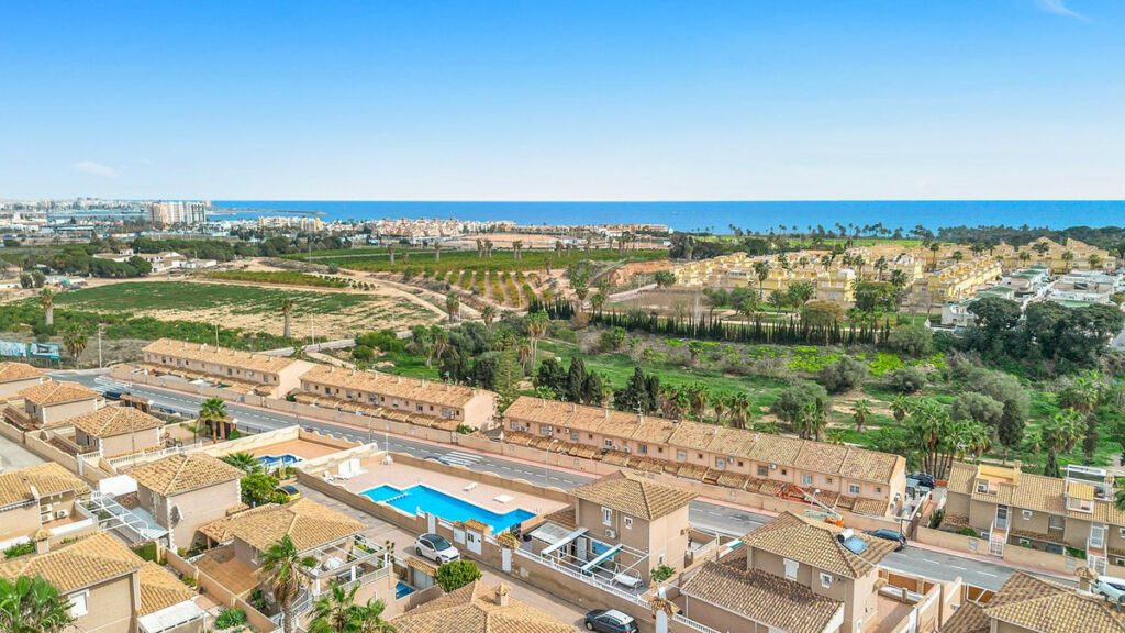 Detached Villa Torrevieja Alicante - image 2