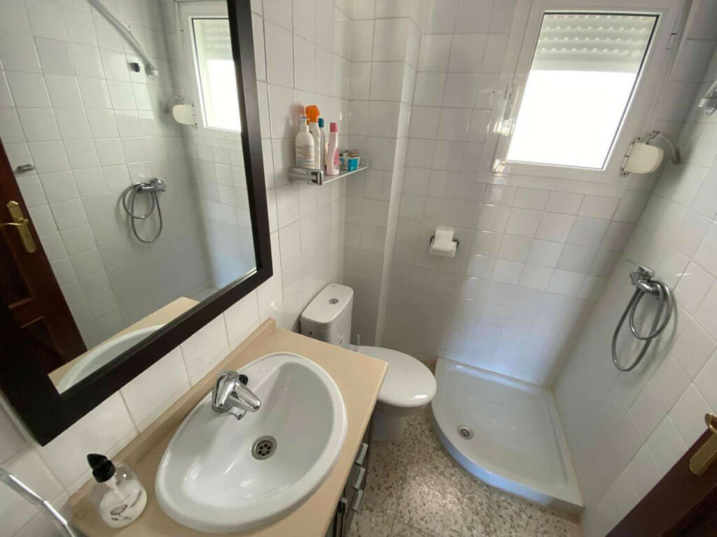 Middle Floor Apartment Fuengirola Málaga - image 10