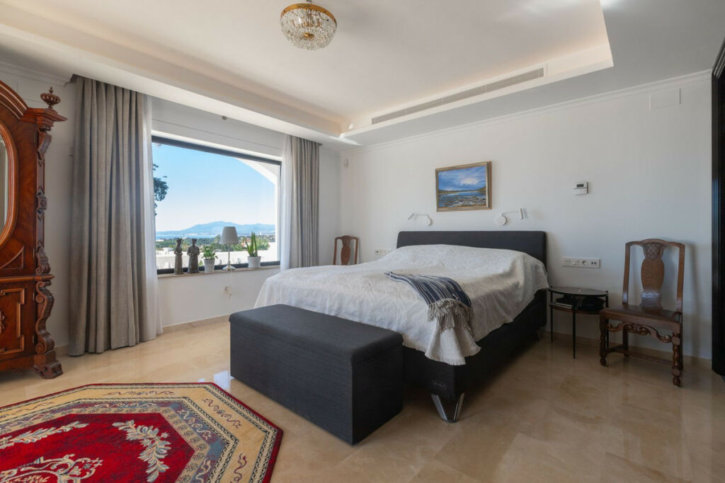 Detached Villa Elviria Málaga - image 12