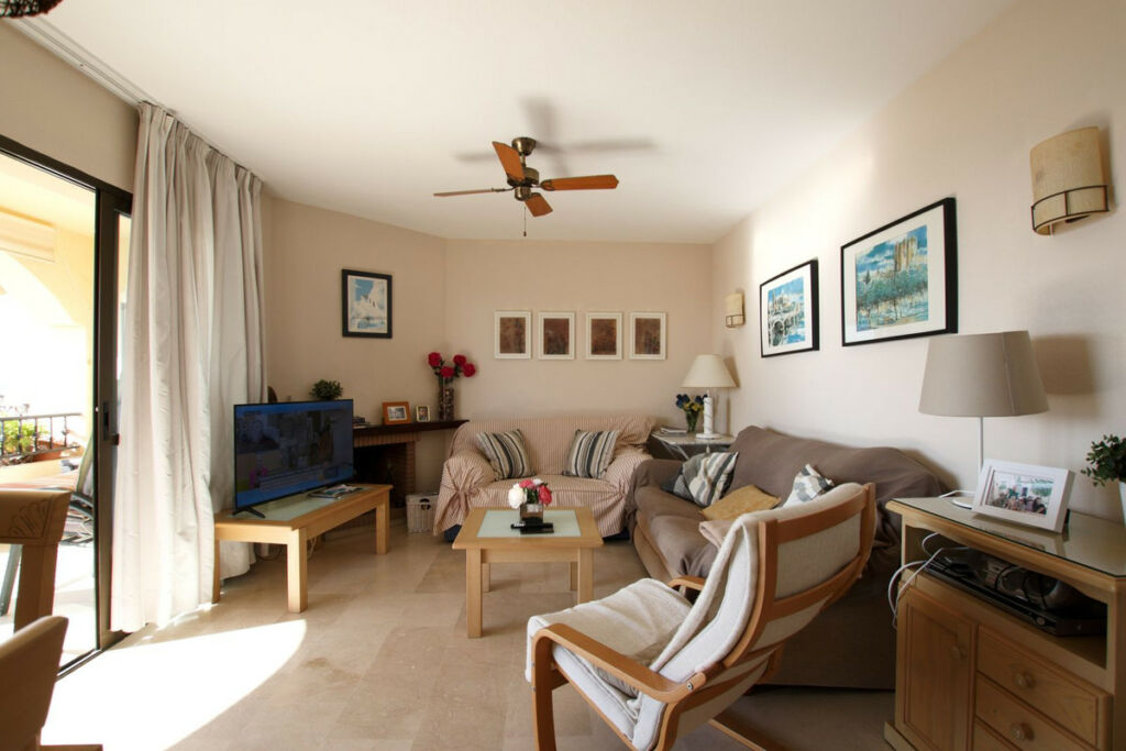 Middle Floor Apartment Torrenueva Málaga - image 10