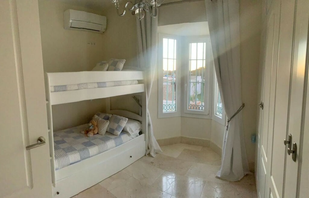 Detached Villa San Roque Cádiz - image 10