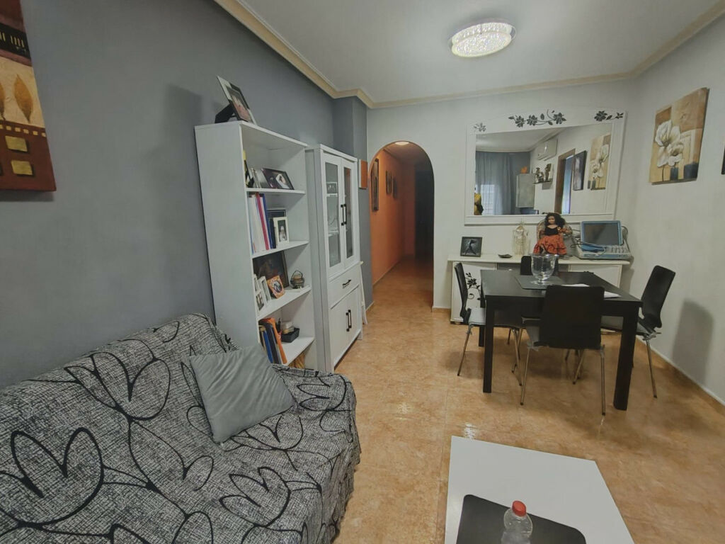 Middle Floor Apartment Torrevieja Alicante - image 10