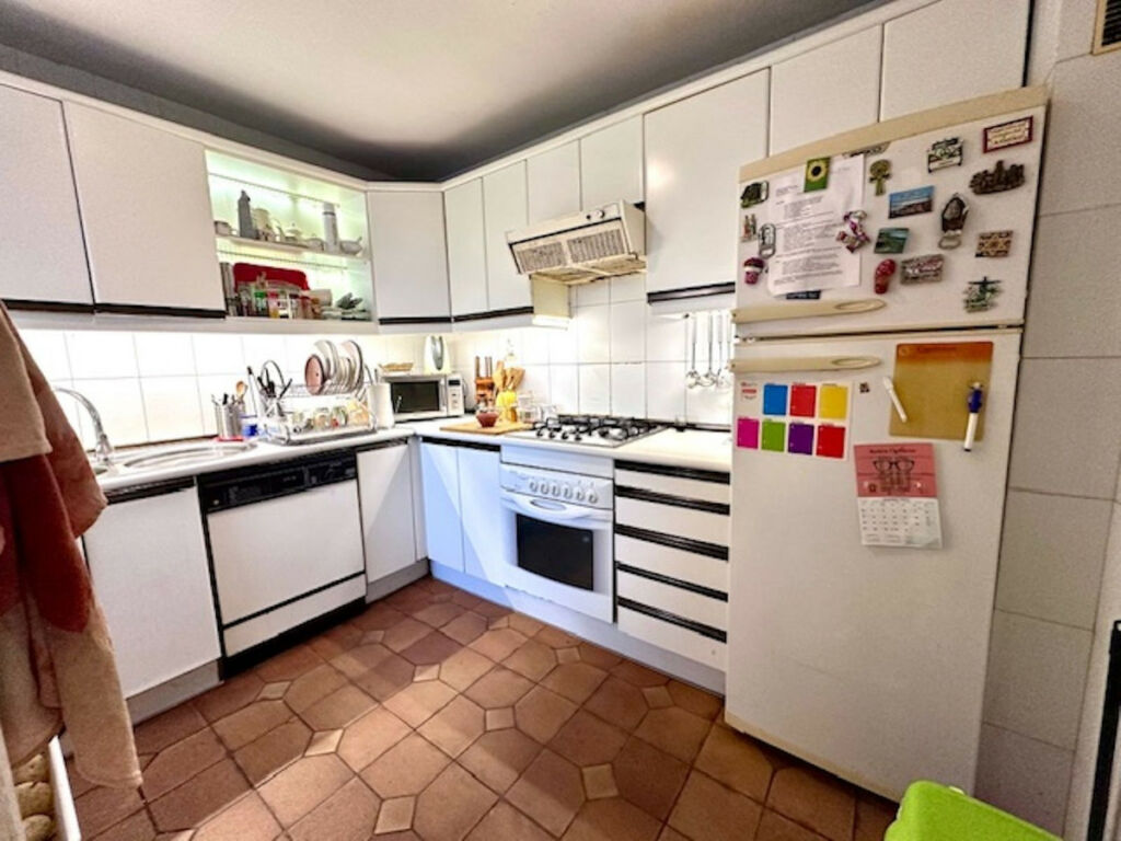 Middle Floor Apartment Estepona Málaga - image 16