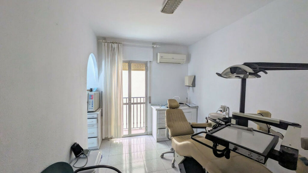 Middle Floor Apartment Fuengirola Málaga - image 10