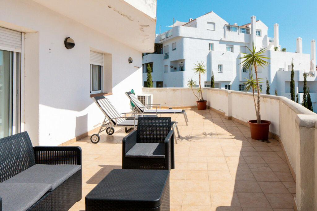 Middle Floor Apartment Nueva Andalucía Málaga - image 10