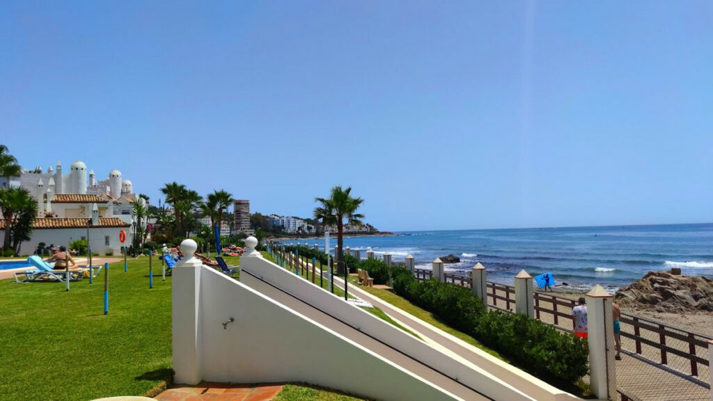 Penthouse Calahonda Málaga - image 10