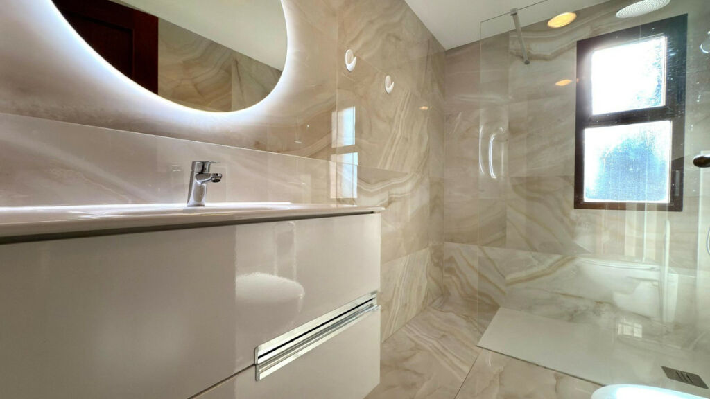 Middle Floor Apartment Benidorm Alicante - image 10