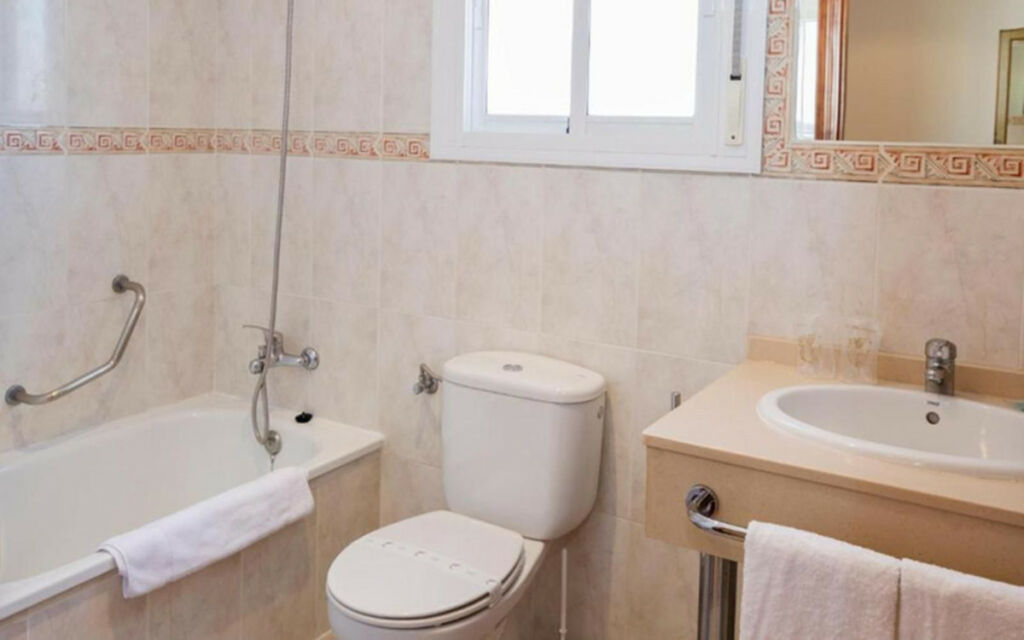 Hostel Estepona Málaga - image 10